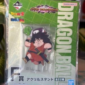 Figura acrílica de Yajirobe y Dende vía Japón