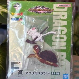 Figura acrílica de Karin vía Japón